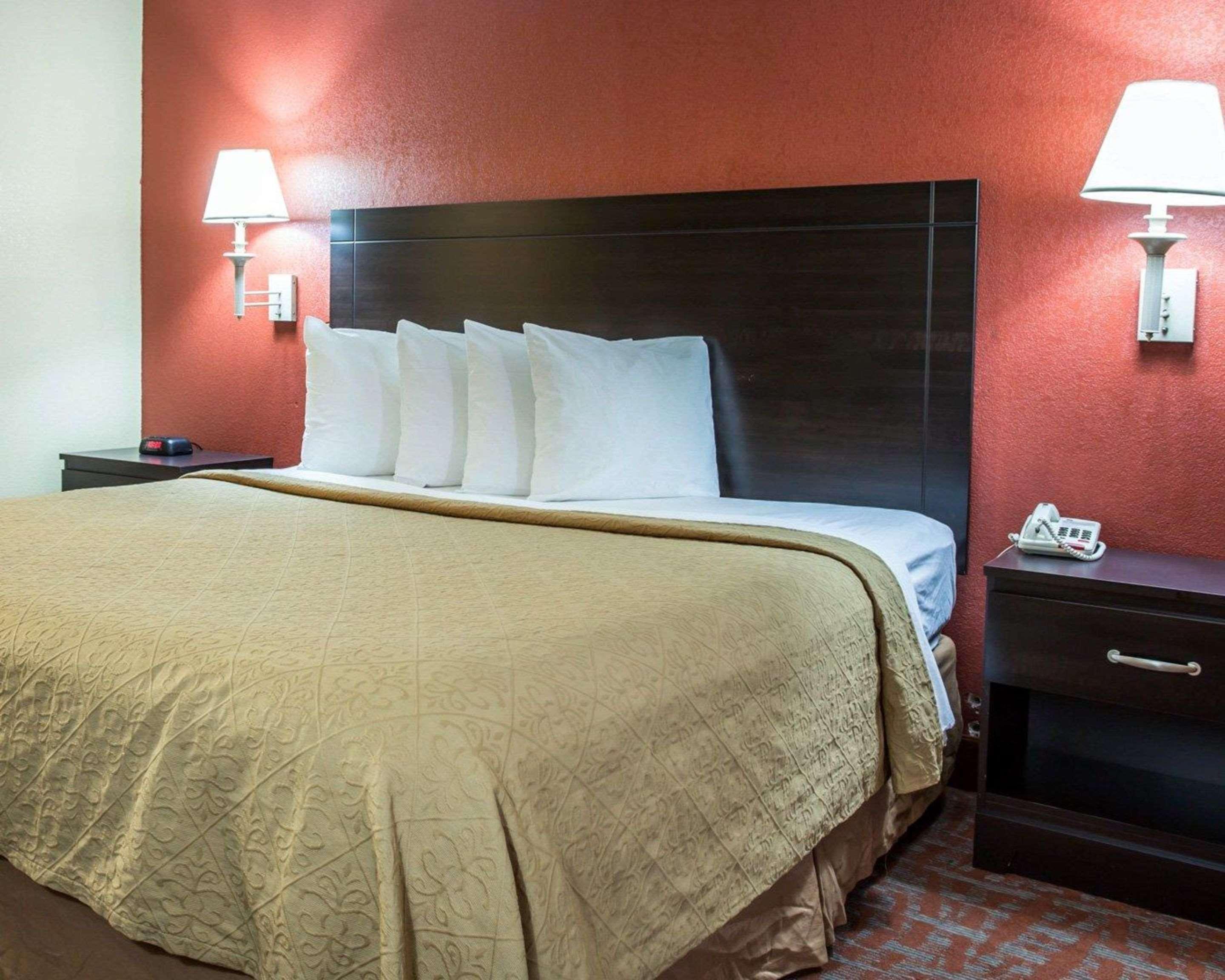 מונרו Quality Inn & Suites מראה חיצוני תמונה