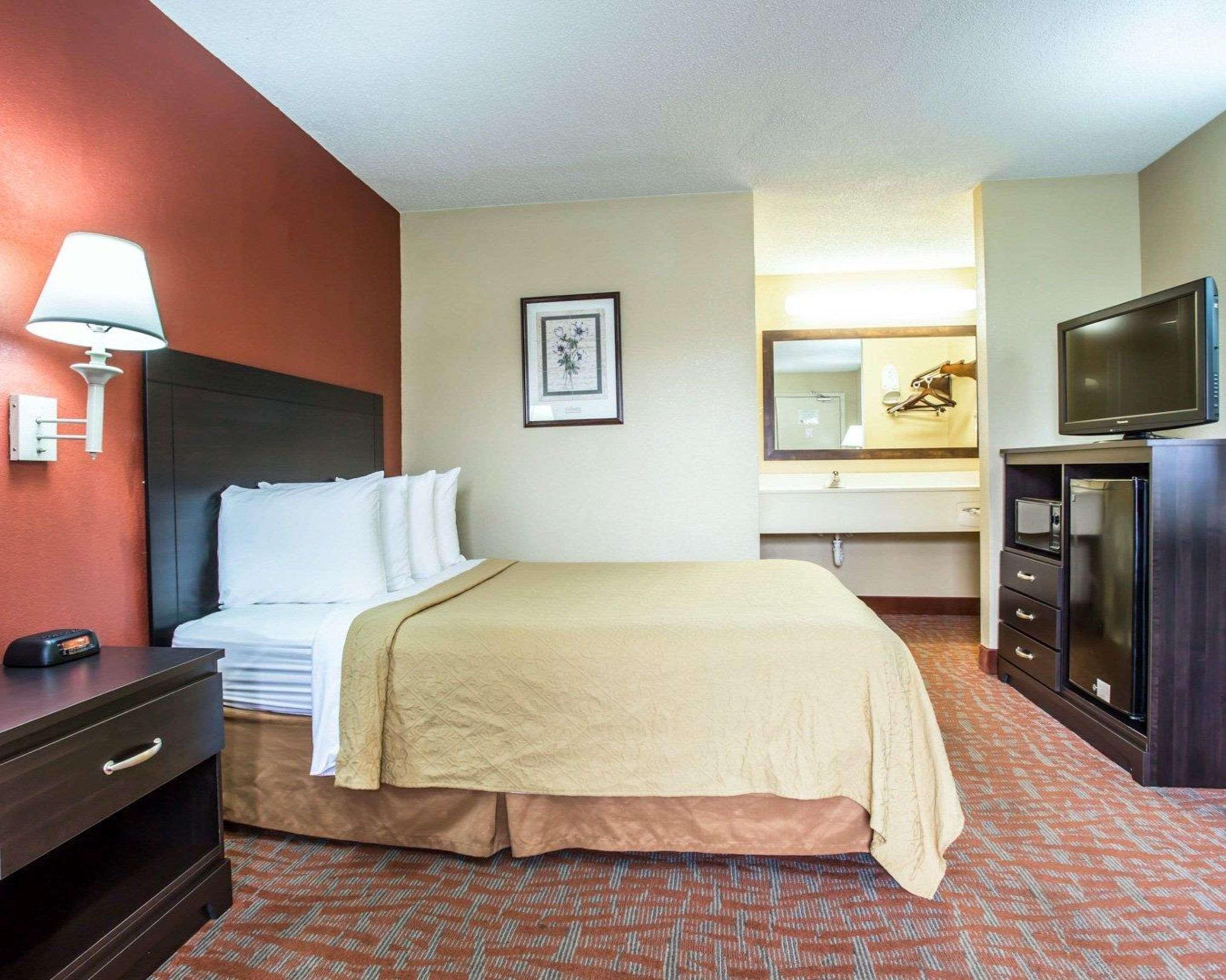 מונרו Quality Inn & Suites מראה חיצוני תמונה