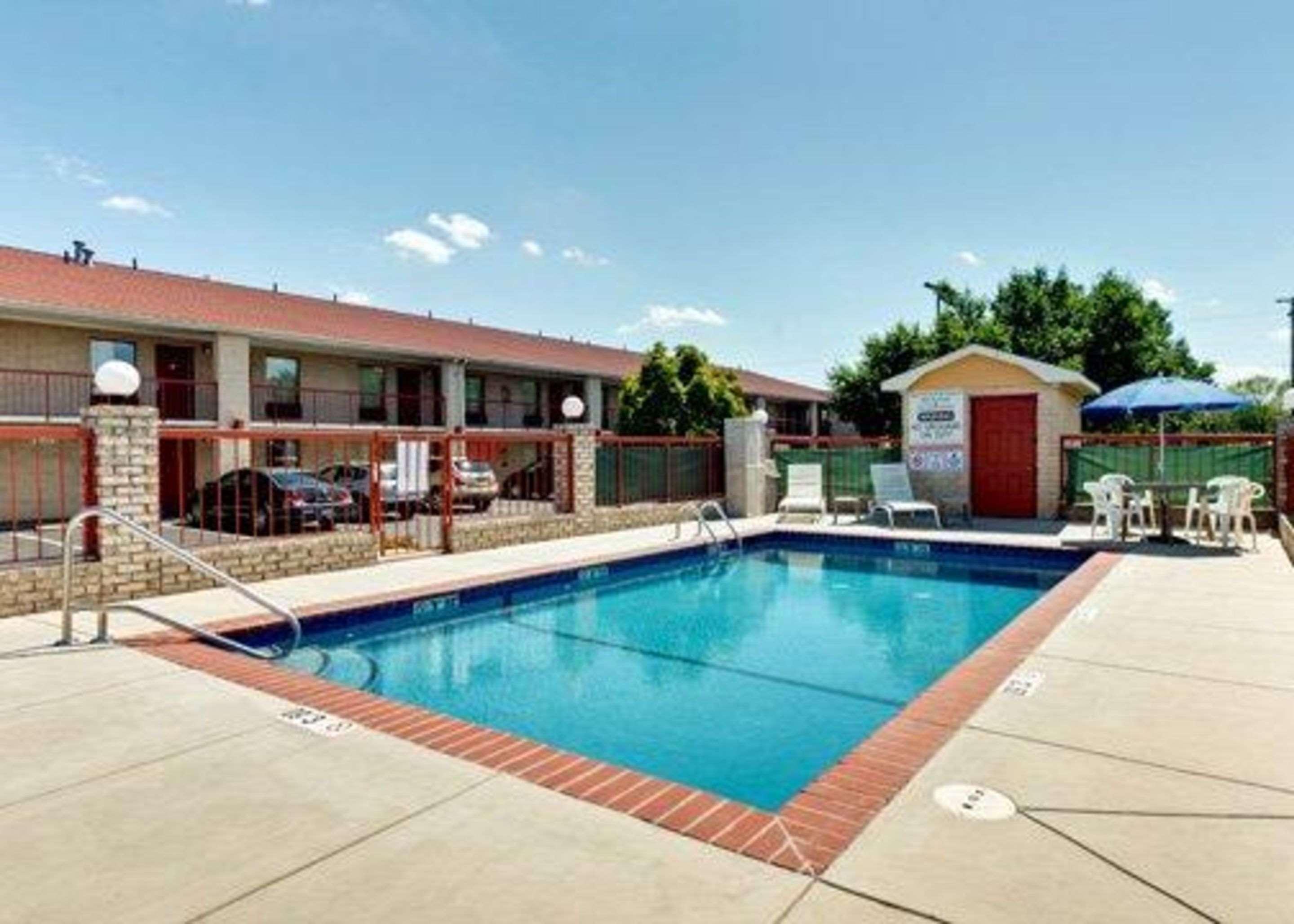 מונרו Quality Inn & Suites מראה חיצוני תמונה