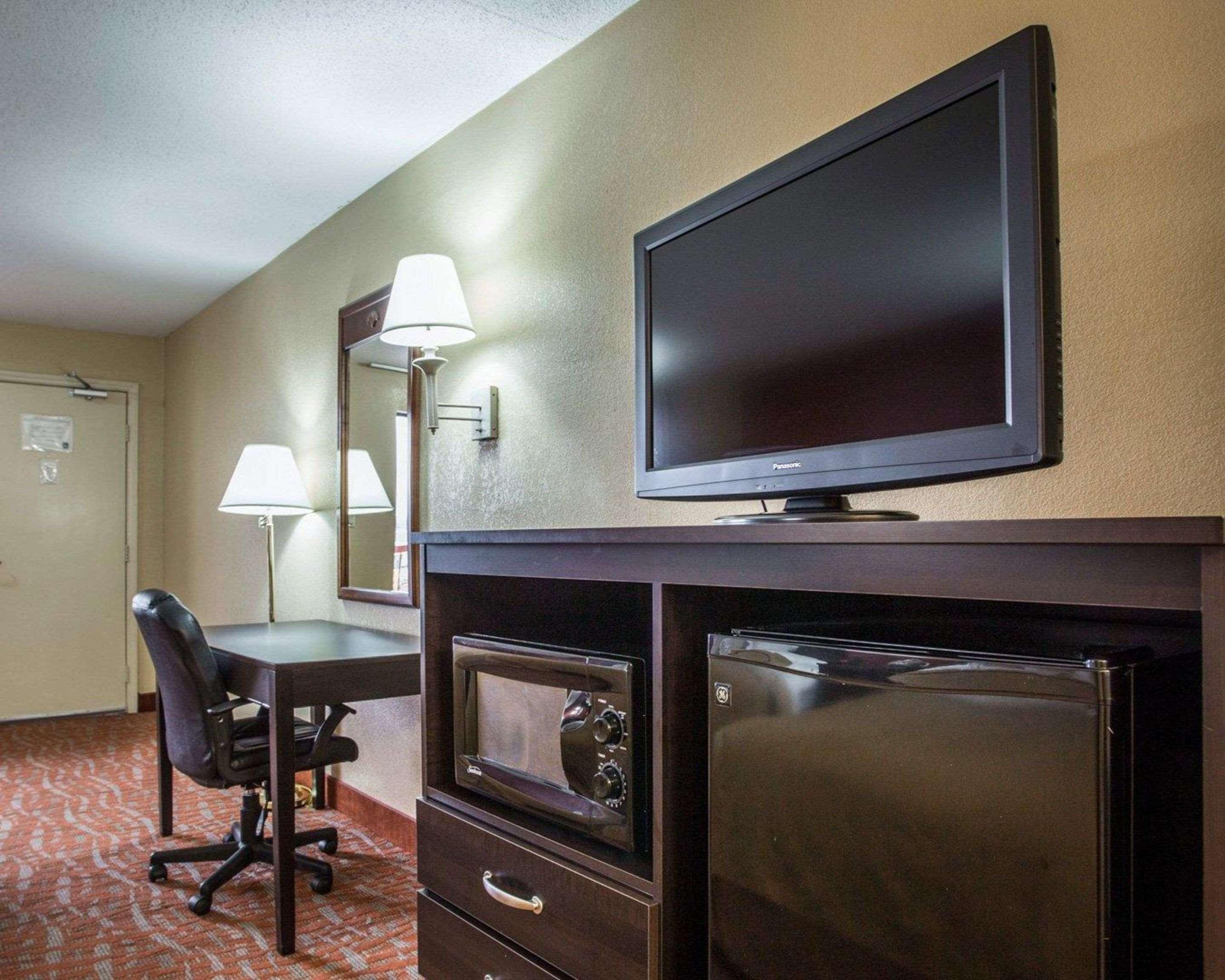 מונרו Quality Inn & Suites מראה חיצוני תמונה