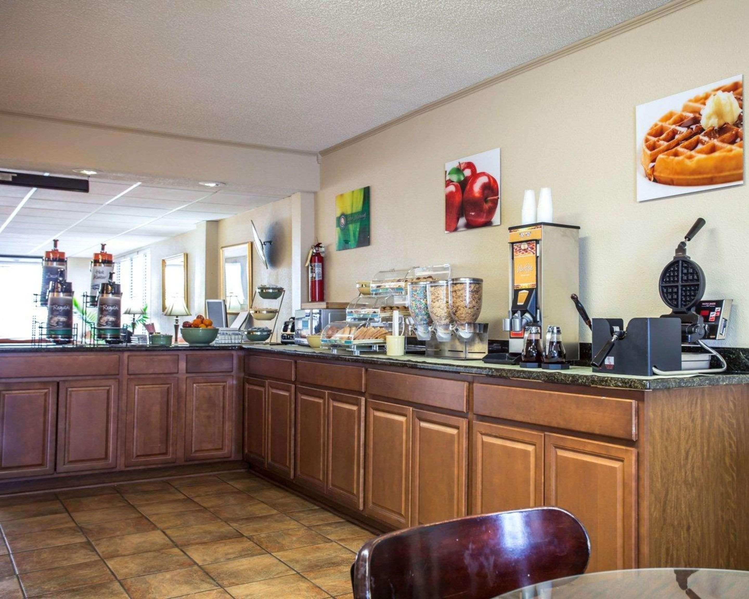 מונרו Quality Inn & Suites מראה חיצוני תמונה